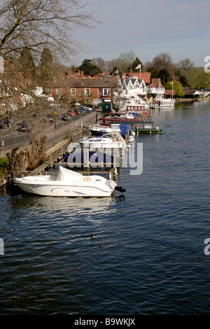 Themse angesehen von Henley Brücke Oxfordshire April 2009 Stockfoto