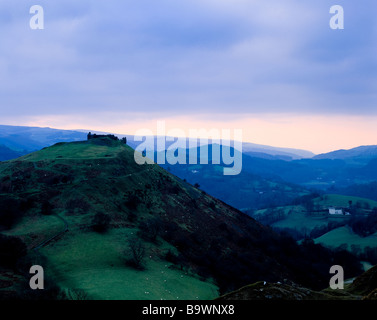 Winter-Morgendämmerung über Castell Dinas Bran und der Dee-Tal.  Nord-Wales Stockfoto