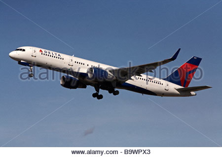 Delta Airlines Boeing 757 Flug kurz nach dem Start Stockfoto