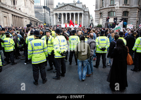 G20-Protest im Zentrum von London, außerhalb der Bank of England. Stockfoto