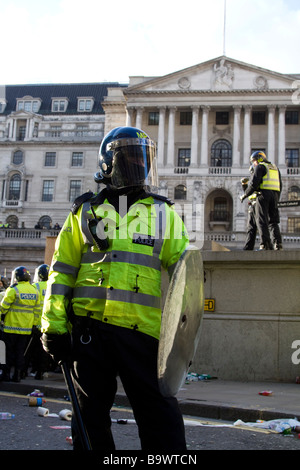 Bereitschaftspolizei am G20-Gipfel Proteste außerhalb der Bank of England City of London UK Stockfoto