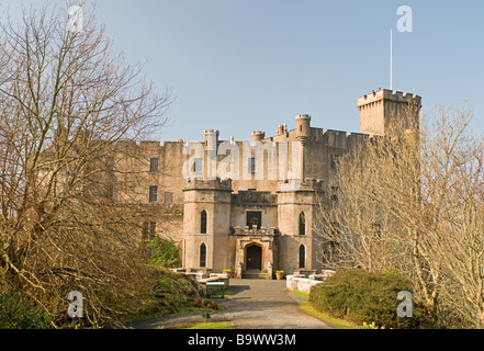 Der vordere Eingang zum Schloss Dunvegan auf der Waternish-Halbinsel auf der Isle Of Skye Schottland SCO 2267 Stockfoto