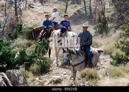 Cowboy-Hut führt Wrangler Cedar Mountain Trail Rides Cody Wyoming USA Stockfoto