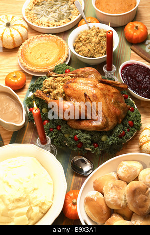 Thanksgiving-Essen am Tisch Stockfoto