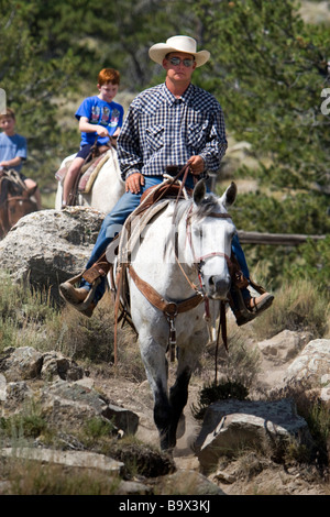 Cowboy-Hut führt Wrangler Cedar Mountain Trail Rides Cody Wyoming USA Stockfoto