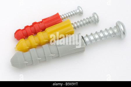 Drei Dübel mit Schrauben-Nahaufnahme Stockfoto