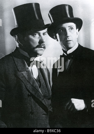 DIE HOUND OF THE BASKERVILLES 1939 Film mit Basil Rathbone und Nigel Bruce auf der linken Seite Stockfoto