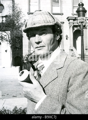 SHERLOCK HOLMES IN NEW YORK Rogert Moore als Holmes in einer Fernsehsendung Stockfoto