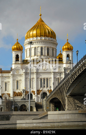 Zeigen Sie auf der Kathedrale von Christus dem Erlöser und einer patriarchalischen Brücke Moskau Russland an Stockfoto