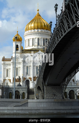 Zeigen Sie auf der Kathedrale von Christus dem Erlöser und einer patriarchalischen Brücke Moskau Russland an Stockfoto