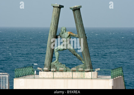 Herkules-Statue & die Säulen des Herkules, Straße oder Straße von Gibraltar, am Eingang zum ...