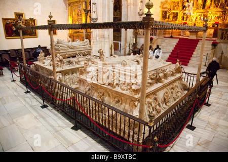 Grab von Ferdinand und Isabella in der Capilla Real von der Kathedrale von Granada in Granada Spanien Stockfoto