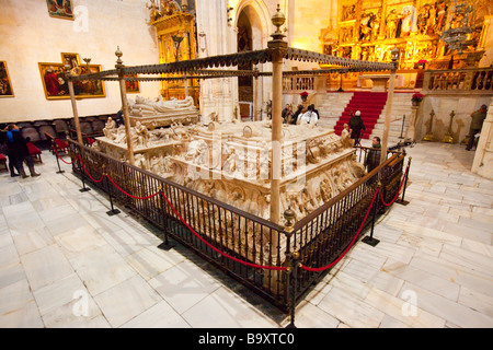 Grab von Ferdinand und Isabella in der Capilla Real von der Kathedrale von Granada in Granada Spanien Stockfoto