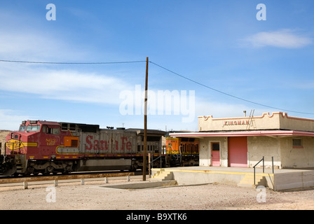 Sante Fe Zug durch Kingman Arizona USA Stockfoto