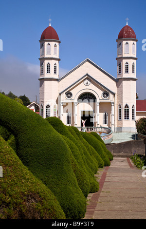 Parque Francisco Alvarado topiary Garten erstellt und verwaltet von Evangelisto Blanco vor der Iglesia de San Rafael in Zarcero, Costa Rica. Stockfoto