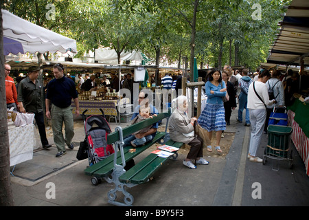 Markt in Batignolles Nachbarschaft (Paris, Frankreich) Stockfoto