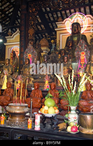 Buddha in der Giac Lam Pagode buddhistischen Tempel in Ho-Chi-Minh-Stadt Vietnam anzeigen Stockfoto