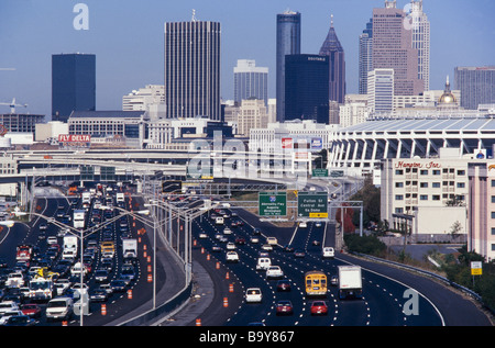 Beschäftigt Schnellstraßen mit Verkehr, Atlanta Stockfoto