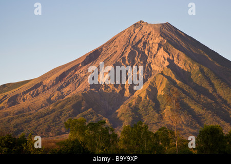 Volcán Concepción einer der beiden Vulkane der Insel Ometepe im Nicaragua-See oder Cocibolca bilden. Stockfoto