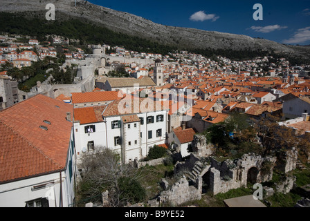 Ruinen liegen unter Häusern in der Altstadt von Dubrovnik, Kroatien Stockfoto