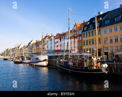 Morgen in Nyhavn (neue Hafen) in Kopenhagen, Dänemark. Stockfoto