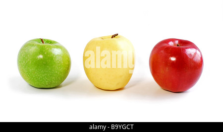 Drei Äpfel auf weißem Hintergrund, grün, gelb und rot