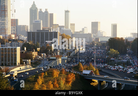 Beschäftigt Schnellstraßen mit Verkehr, Atlanta Stockfoto