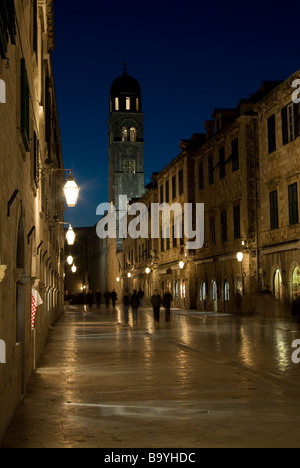 Menschen Fuß entlang der Placa Stradun in der Altstadt von Dubrovnik Stockfoto