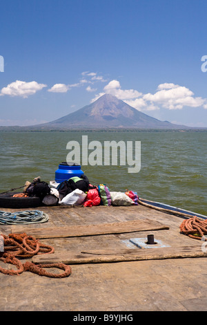 Vulkan Concepcion auf der Insel Ometepe von der Fähre am Nicaragua-See. Stockfoto