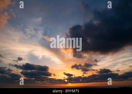 Sonnenuntergang über Meer Stockfoto