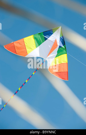 Bunte Drachen in der Luft, niedrigen Winkel Ansicht Stockfoto