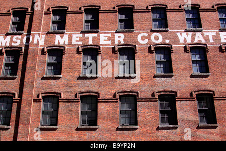 Thomson-Wasserzähler, alte Industriegebäude in Brooklyn, New York City, Vereinigte Staaten Stockfoto