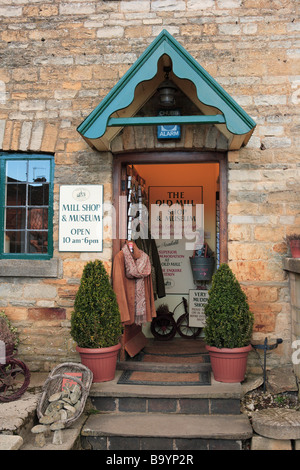 Die alte Mühle Shop und Museum, Lower Slaughter, The Cotswolds Stockfoto