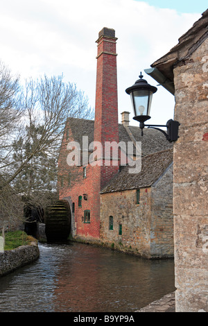 Arbeiten Wasser angetriebene Mühle, die Cotswolds Stockfoto