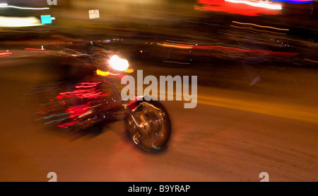 Fahrrad mit Geschwindigkeit auf Main St Daytona Beach Florida USA Stockfoto
