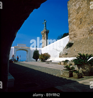 Monte Toro Menorca. Große erhöhte Statue von Jesus Christus, die Menorca vom Heiligtum der Jungfrau von El Toro überragt. Mount Toro Spanien. Stockfoto