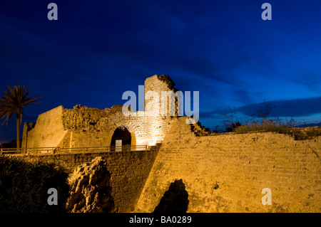 Außenwände in Caesarea Nationalpark in Israel beleuchtet Stockfoto