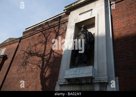 Die Statue von Sir Ernest Shackleton, außerhalb der Londoner Zentrale von der Royal Geographical Society Stockfoto