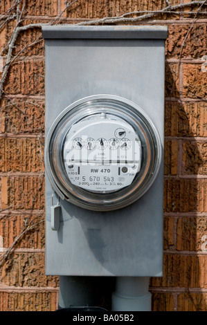 Hydro Meter vor einem Haus Stockfoto