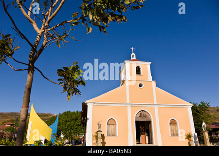 Iglesia San Juan Bautista bei Sonnenuntergang in San Juan del Sur, Nicaragua. Stockfoto