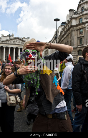 Maskierte Demonstranten bei der G20-Demonstration in der City of London.  Foto von Gordon Scammell Stockfoto