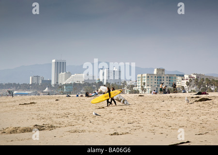 Surferinnen am Santa Monica beach, Santa Monica Los Angeles Kalifornien USA Stockfoto