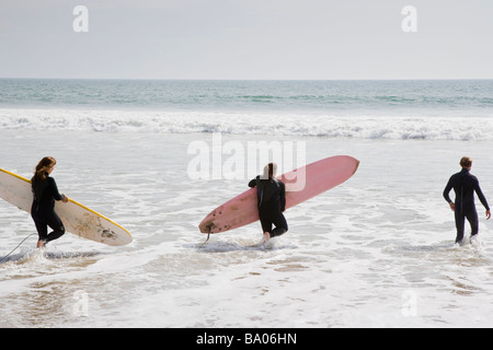 Surferinnen am Santa Monica beach, Santa Monica Los Angeles Kalifornien USA Stockfoto