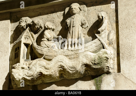 Wand Motiv zeigt die ersten Bewohner von Paris, hing in der Rue Galande, Quartier Latin, Paris, Frankreich. Stockfoto