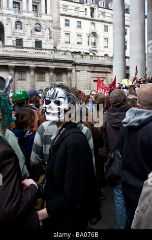 Maskierte Demonstranten bei der G20-Demonstration in der City of London.  Foto von Gordon Scammell Stockfoto