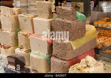 Halva auf einer Garküche in Carmel-Markt, Tel Aviv, Israel Stockfoto