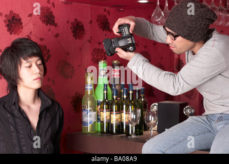 Ein Fotograf und ein Modell Stockfoto