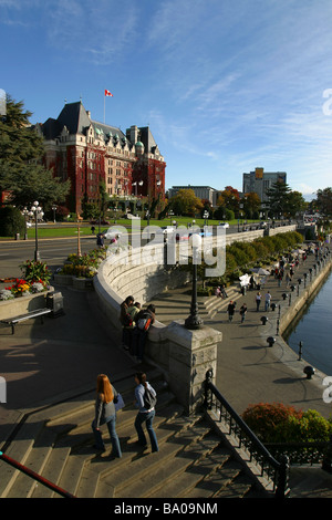 Blick auf das Fairmont Empress Hotel und Damm in der Innenstadt von Victoria, Britisch-Kolumbien Inner Harbour, Kanada. Stockfoto