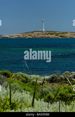 Western Australien Cape Leeuwin Bucht Vordergrund Macchia-Vegetation und Leuchtturm Stockfoto