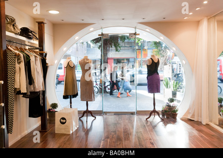 Modische Kleidung Shop auf Dizengoff Street Tel Aviv, Israel Stockfoto